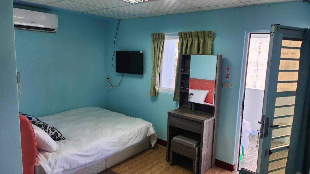 Postel nebo postele na pokoji v ubytování 蘭嶼小島觀海旅宿