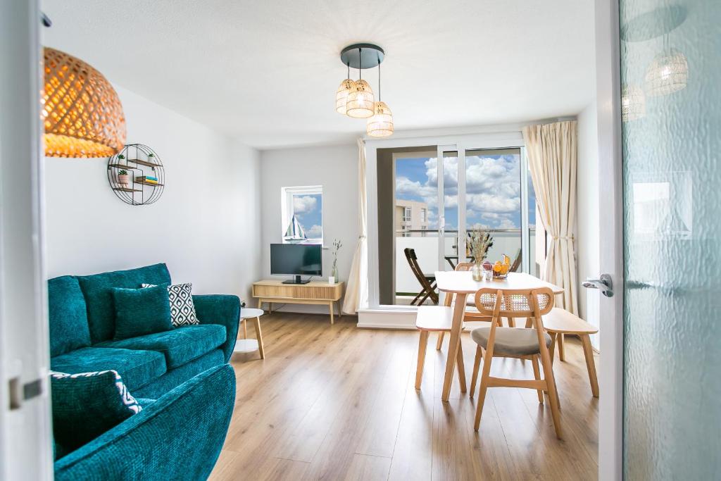 Blissview - Beach front apartment in East Wittering Village
