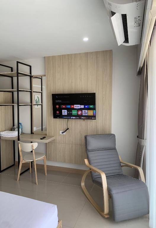TV a/nebo společenská místnost v ubytování N.P.Place Resort&Hotel