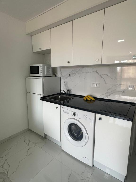 Η κουζίνα ή μικρή κουζίνα στο Plaimon Apartamento - estudio