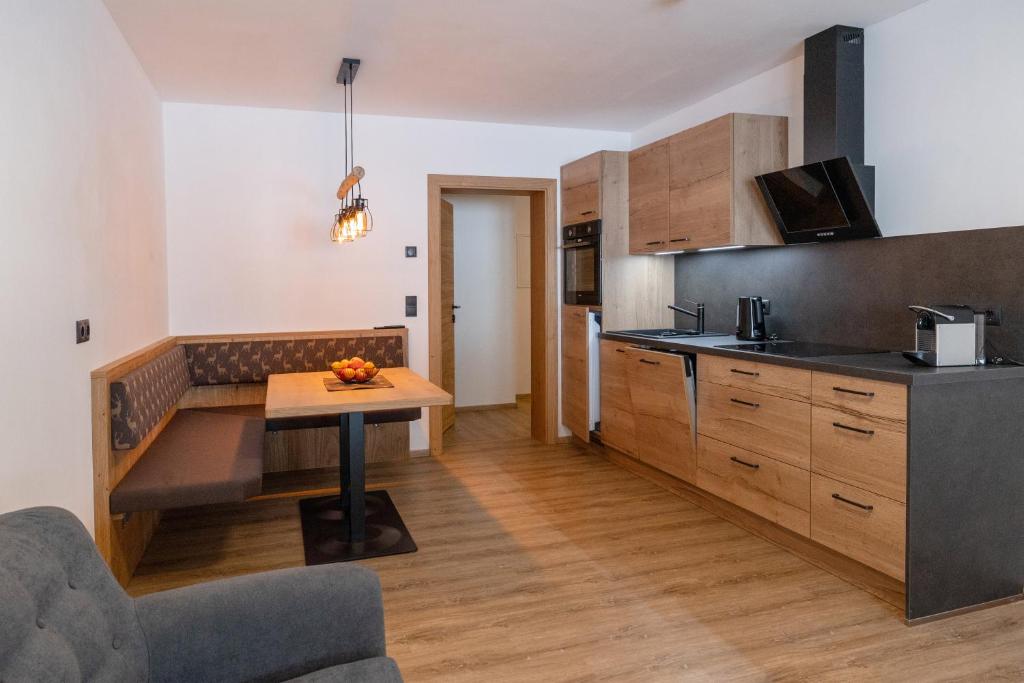 Kuchyň nebo kuchyňský kout v ubytování Hotel Steuxner