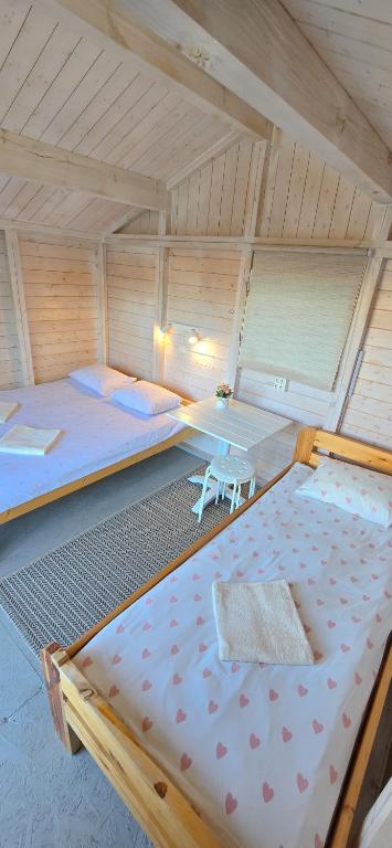 Postel nebo postele na pokoji v ubytování Jõekääru Camping