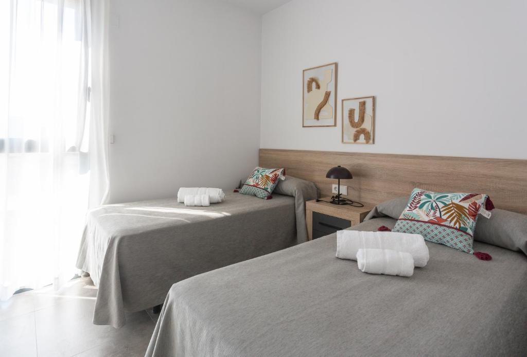 Postel nebo postele na pokoji v ubytování Oliva Suites