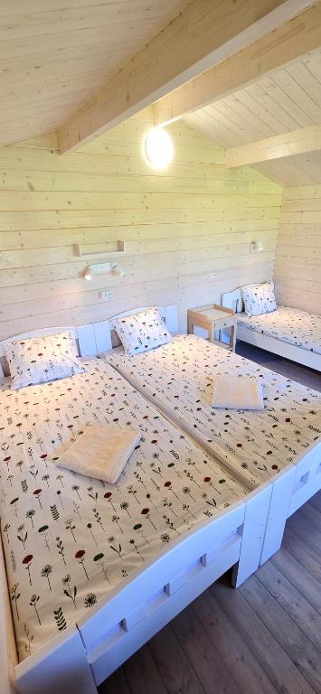 Postel nebo postele na pokoji v ubytování Jõekääru Camping