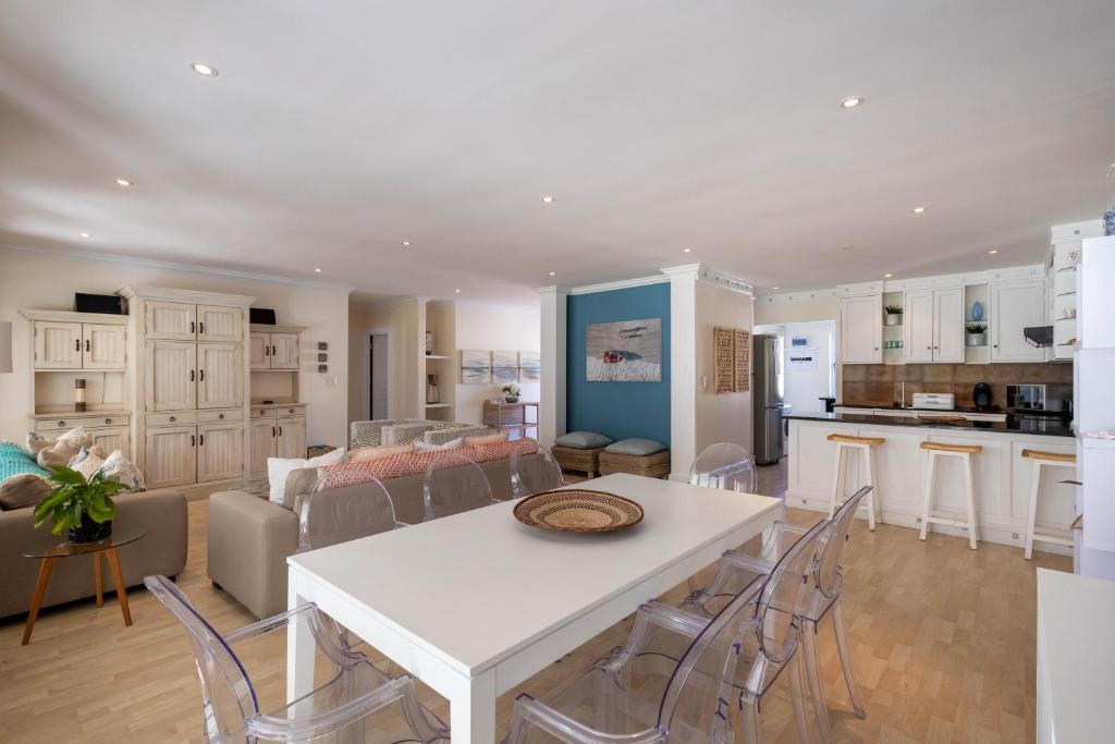 36 River Club Villas - Image 8