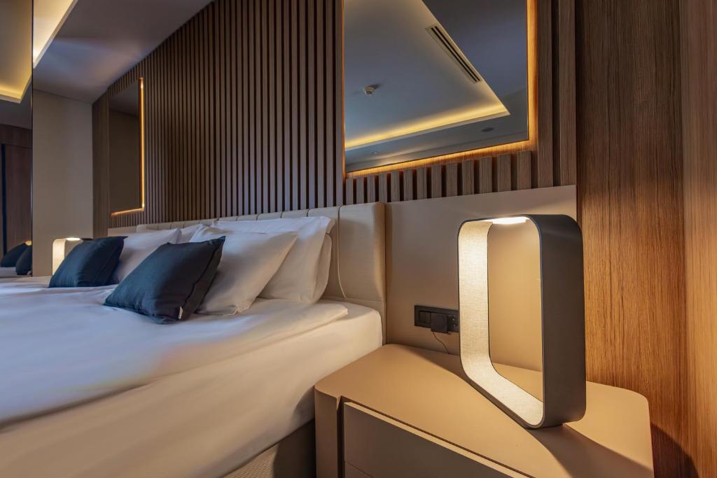 FT Lotus Thermal Hotel&SPA Trademark Collection by Wyndham - Suite Junior Lit King-Size Avec Vue Sur Ville