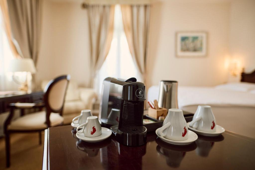 Кровать или кровати в номере Arbiana Heritage Hotel