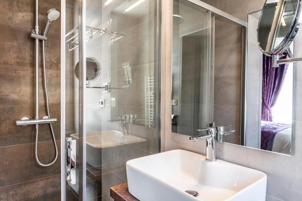 BRIT HOTEL PRIVILEGE LISIEUX - La Villa des Arts - 双人或双床间
