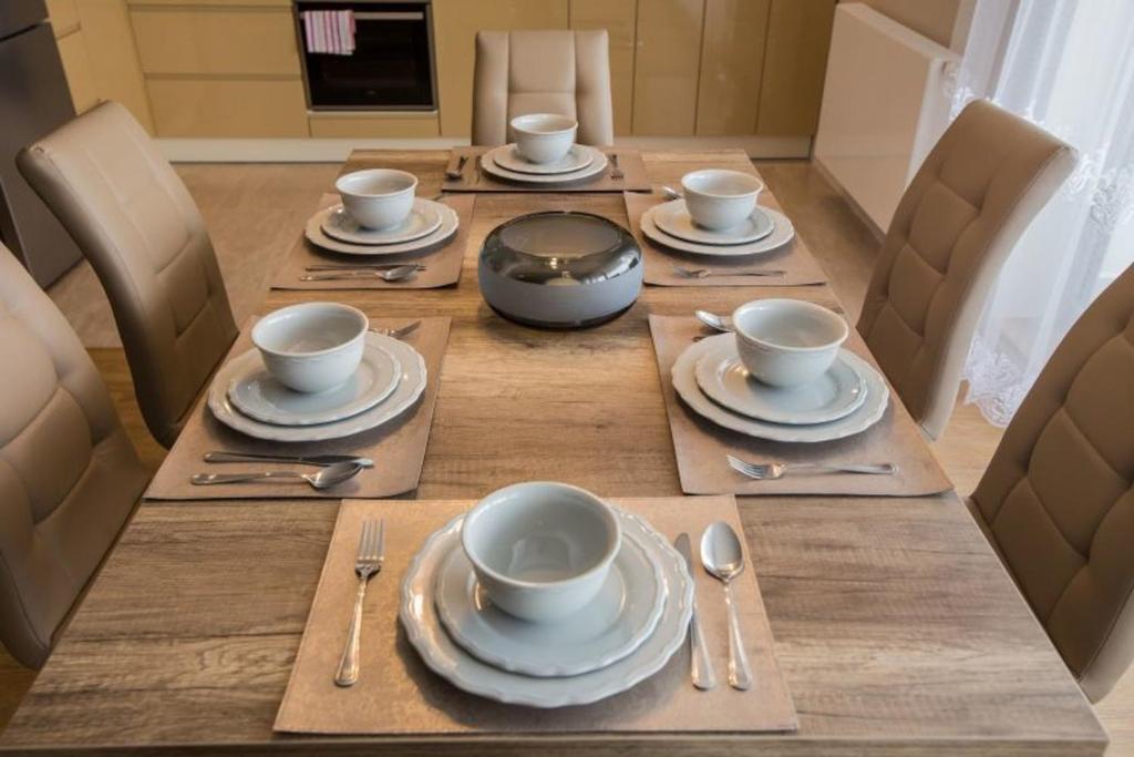 Příslušenství pro přípravu čaje a kávy v ubytování ApartView by Rent like home