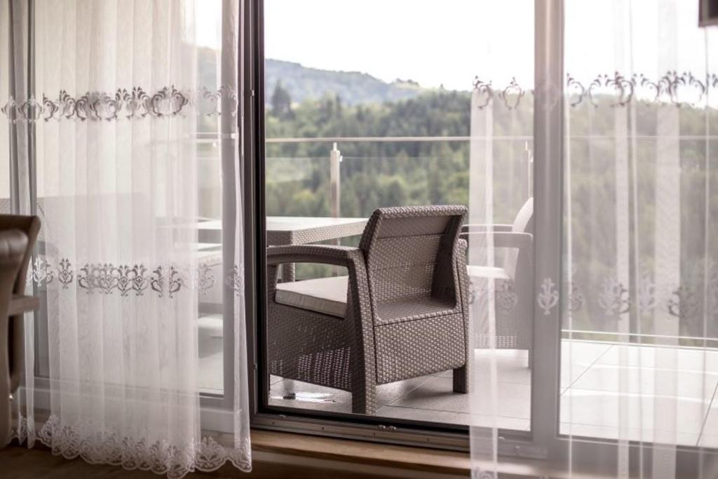 Nespecifikovaný výhled na hory nebo výhled na hory při pohledu z aparthotelu