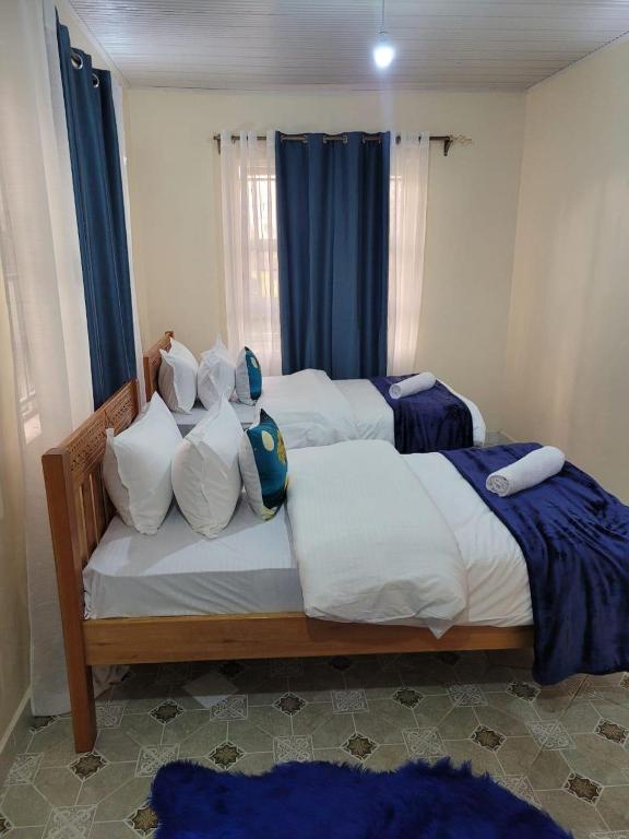 Postel nebo postele na pokoji v ubytování Gloria house