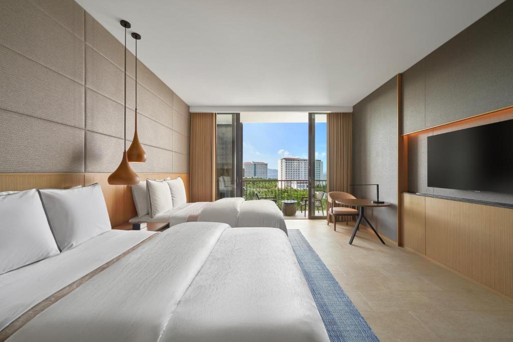 Deluxe Sea View with Two Double Beds and Balcony
