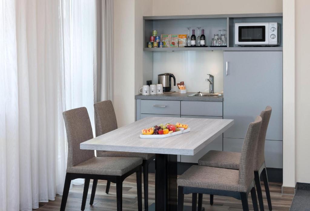 MASEVEN Stuttgart SI Centrum ehem SI-SUITES - Resim 23