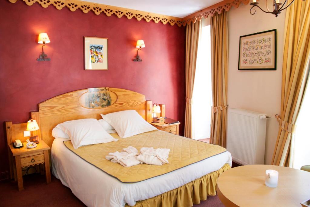 Postel nebo postele na pokoji v ubytování Hôtel Le Bois Joli