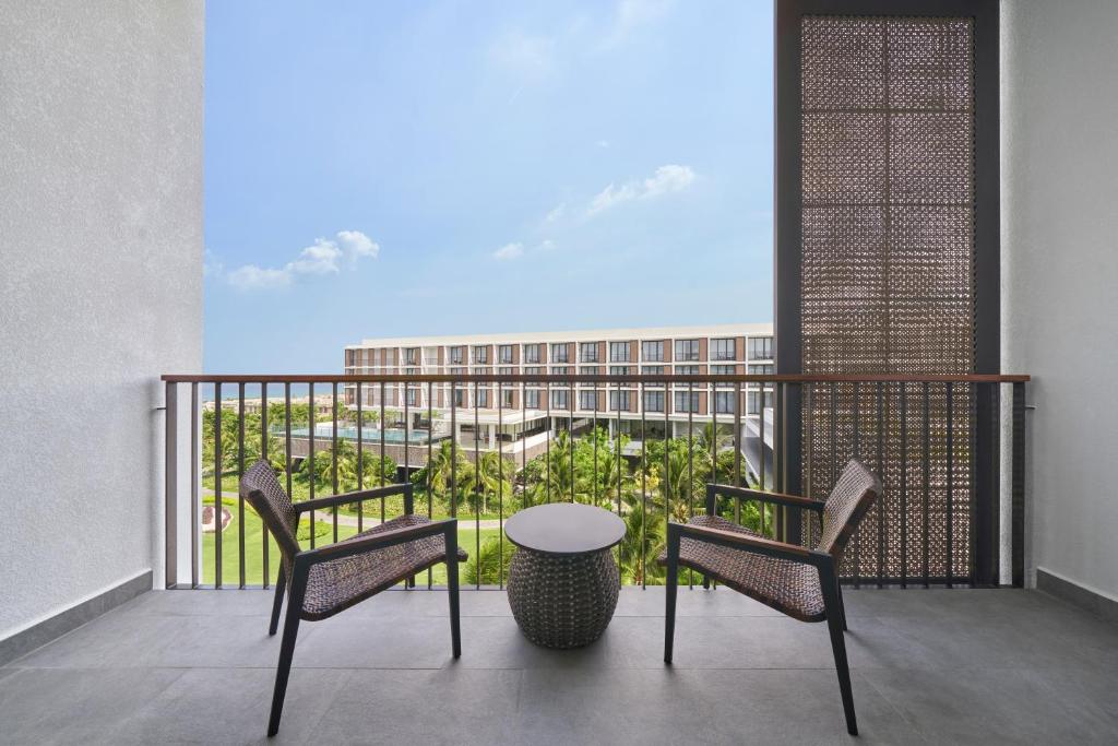 Deluxe Garden view with King Bed and Balcony