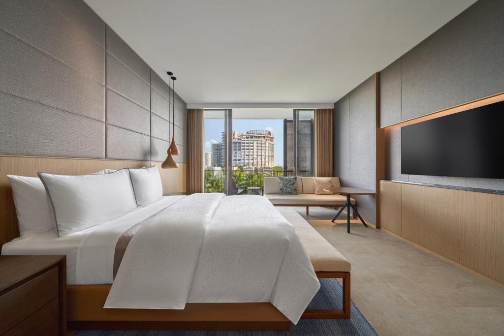Deluxe Garden view with King Bed and Balcony