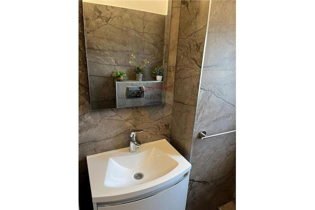 Koupelna v ubytování Exclusive penthouse on 100 square only 70 m from the sea
