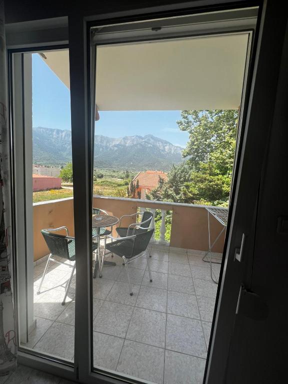 Nespecifikovaný výhled na hory nebo výhled na hory při pohledu z hotelu