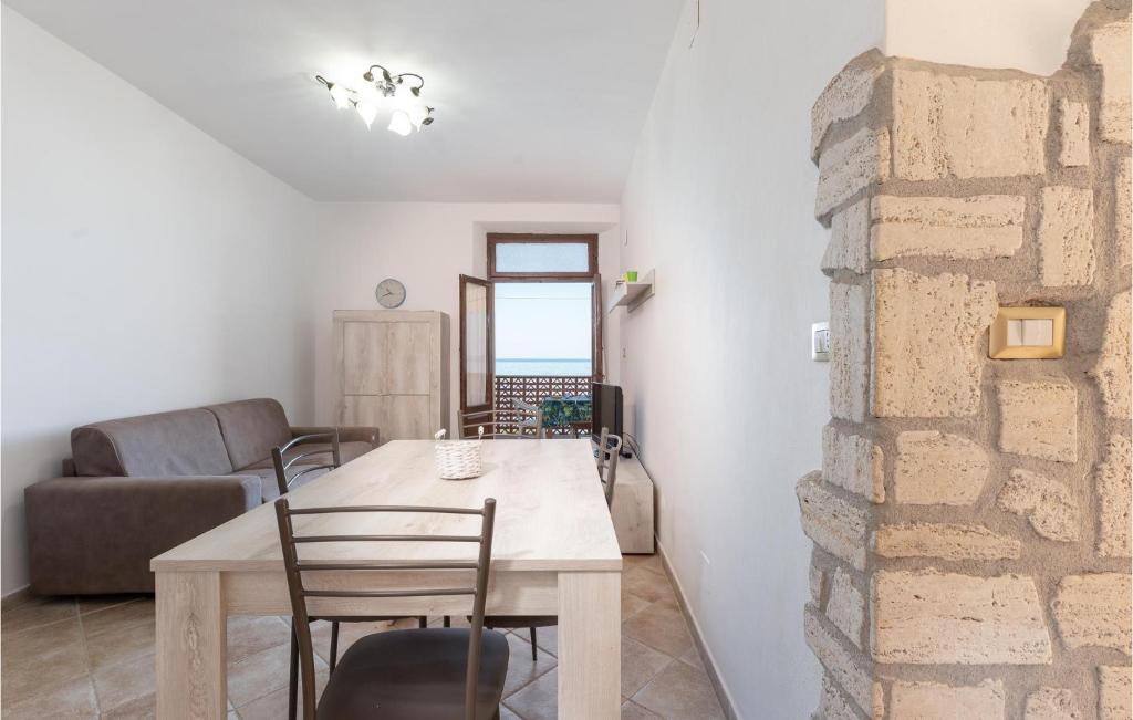 Posezení v ubytování Stunning Apartment In Giannella