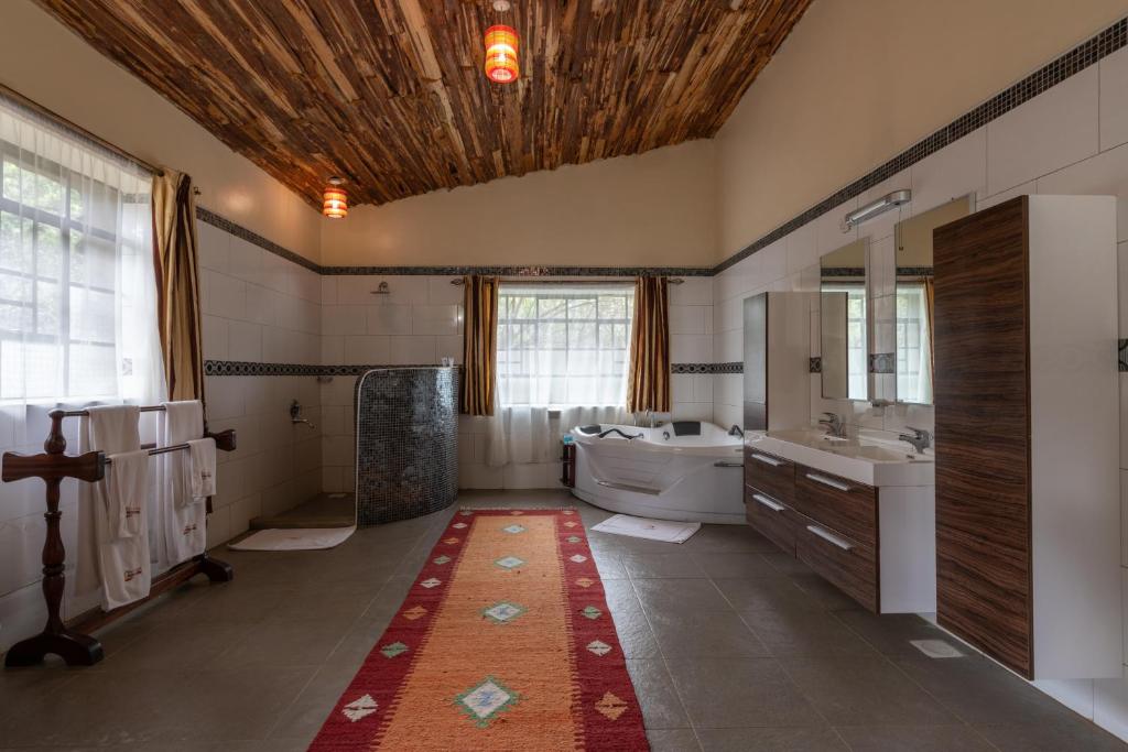 Koupelna v ubytování Naivasha Kongoni Lodge - Lakefront Getaway