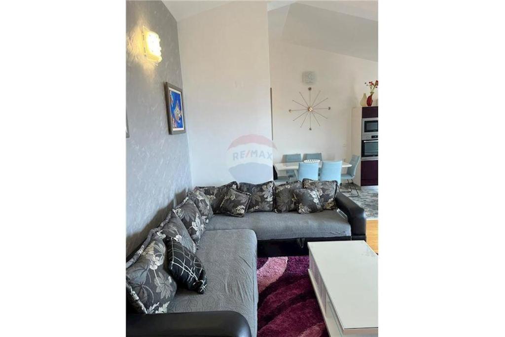 Posezení v ubytování Exclusive penthouse on 100 square only 70 m from the sea
