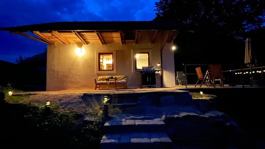 Sunrise Tiny House Malešovにあるパティオまたは屋外エリア