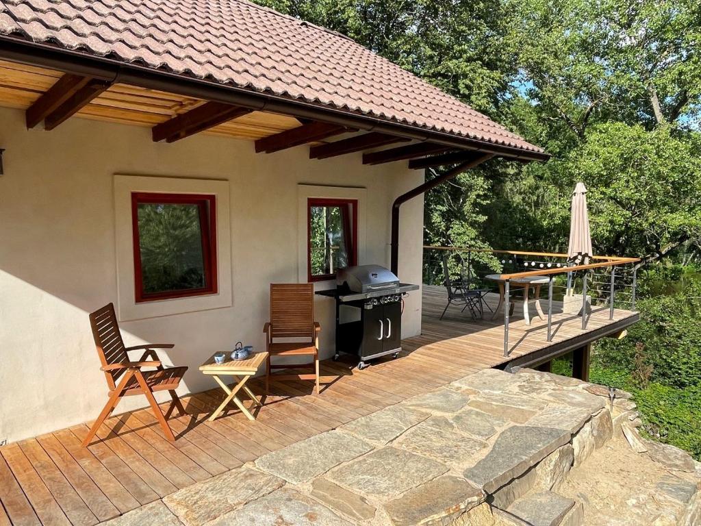 Sunrise Tiny House Malešovにあるパティオまたは屋外エリア