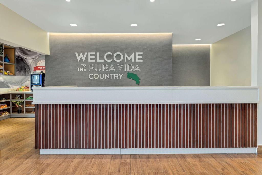 アラフエラにあるHampton By Hilton San Jose Airport Costa Ricaのギャラリーの写真