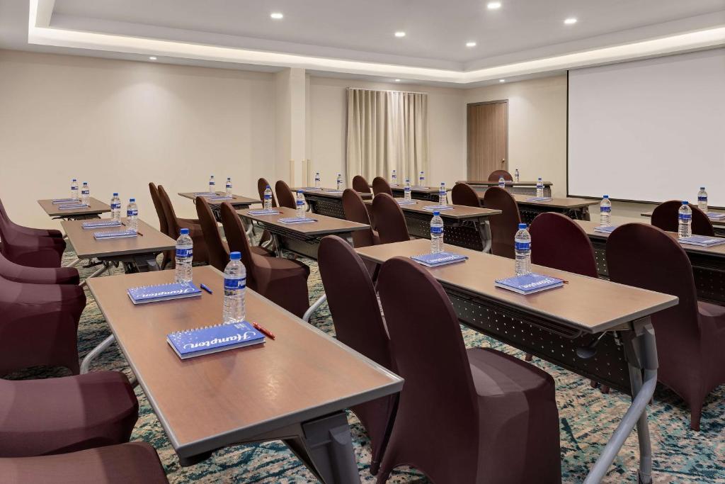 Hampton By Hilton San Jose Airport Costa Ricaにあるビジネスエリアまたは会議室