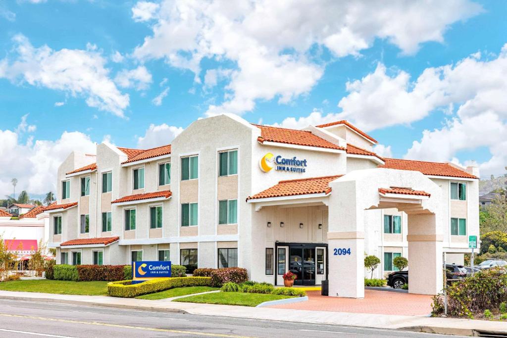a rendering of the front of a hotel at Comfort Inn & Suites Ventura Beach in Ventura