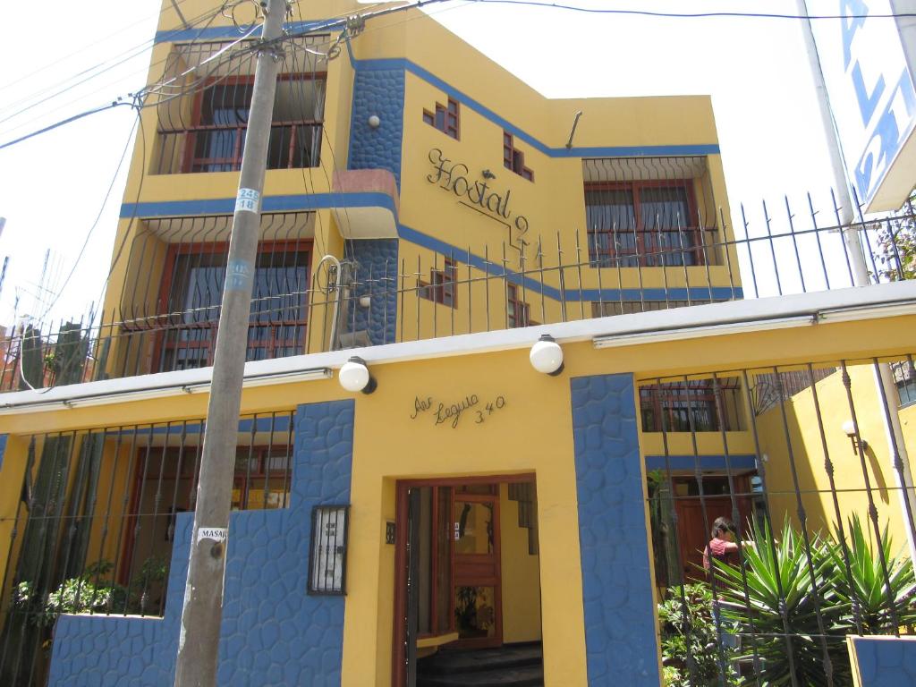a building with a yellow and blue building at Hostal Siglo 21 in Tacna