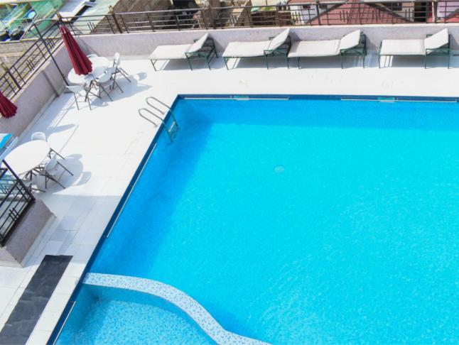 Bazén v ubytování BRIMAK HOTEL nebo v jeho okolí