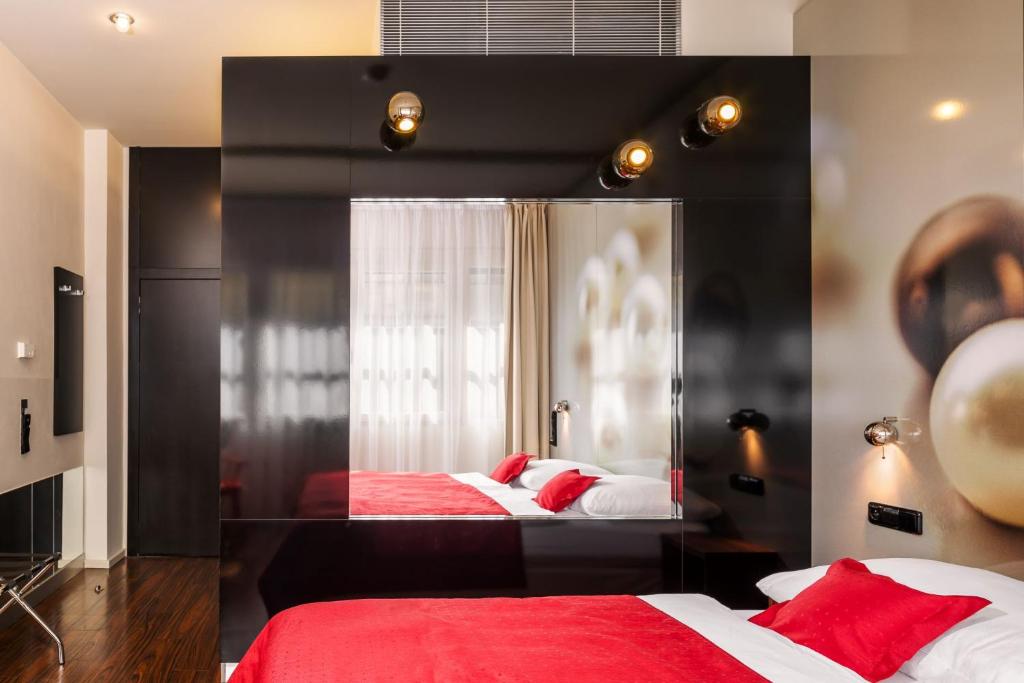 Postel nebo postele na pokoji v ubytování Perla Hotel