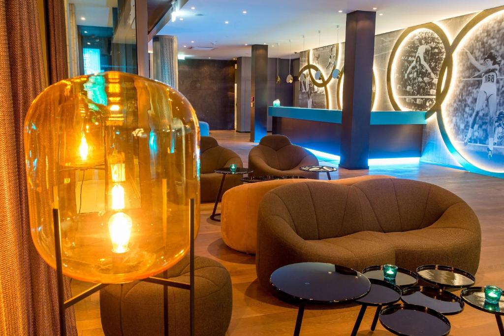 Posezení v ubytování Motel One München-Olympia Gate