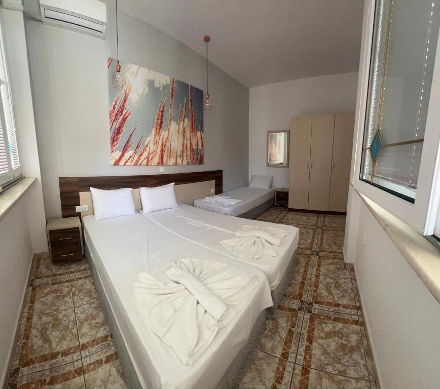 Postel nebo postele na pokoji v ubytování Ellas Hotel