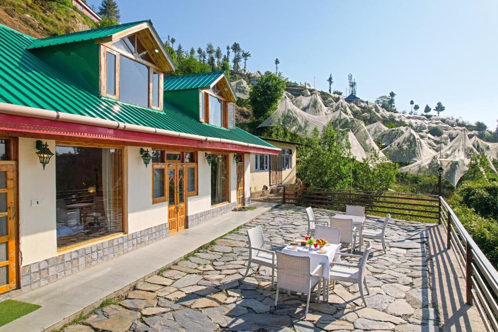 a patio of a house with a table and chairs at Jomotel Talai in Cheog