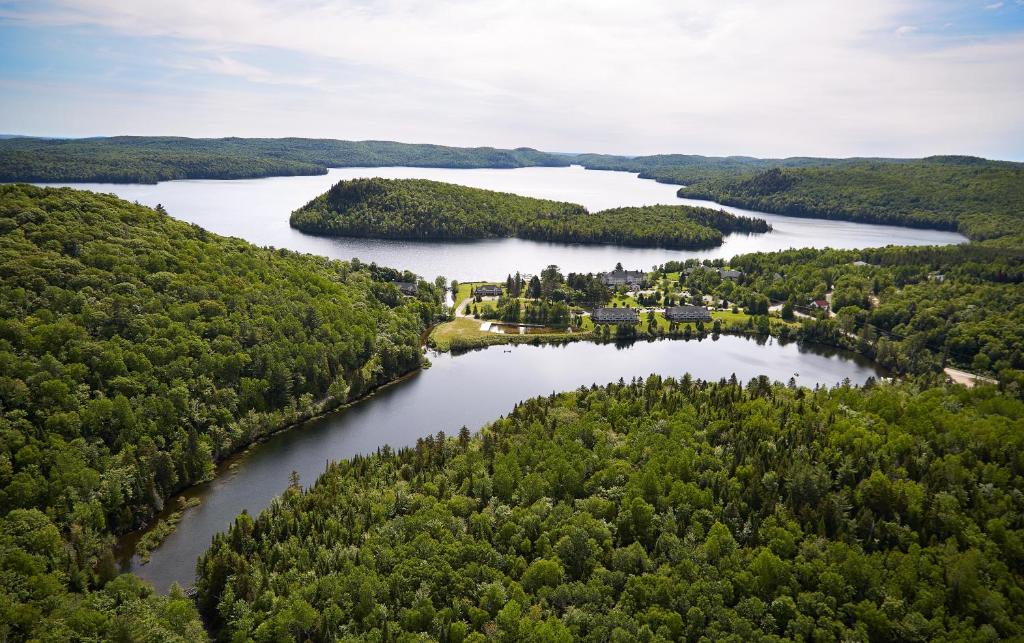 Bird's-eye view ng Auberge du Lac-à-l'Eau-Claire