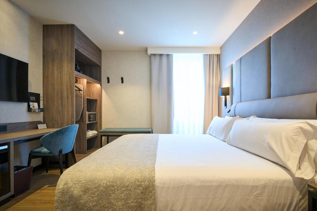 Catalonia Portal de l'Angel - Resim 28