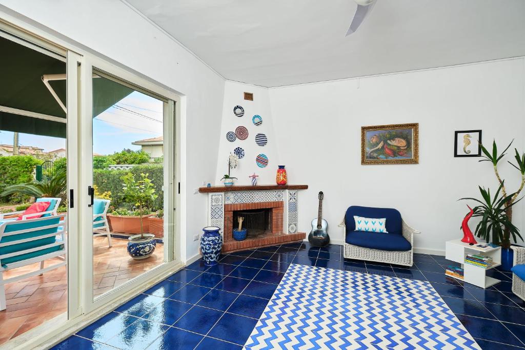 A seating area at Villa Torù