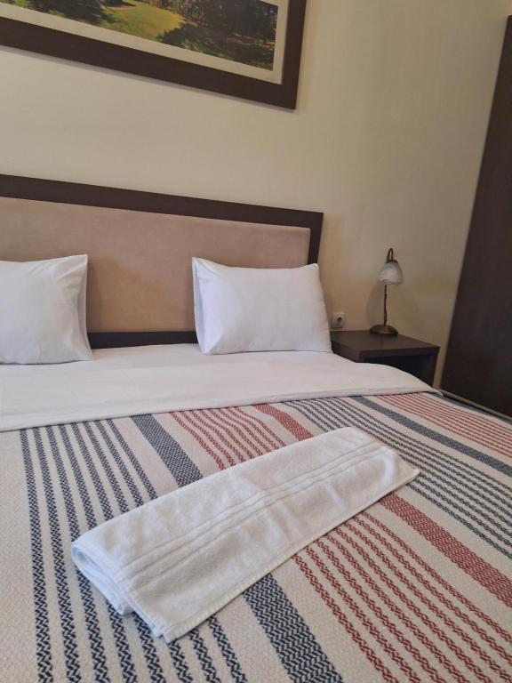 Postel nebo postele na pokoji v ubytování Garni Hotel Ema