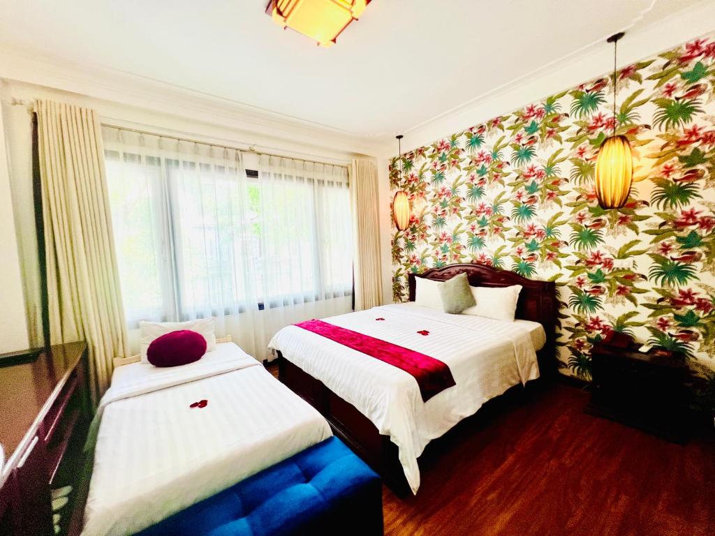 Postel nebo postele na pokoji v ubytování Hanoi Golden Moon Hotel & Travel