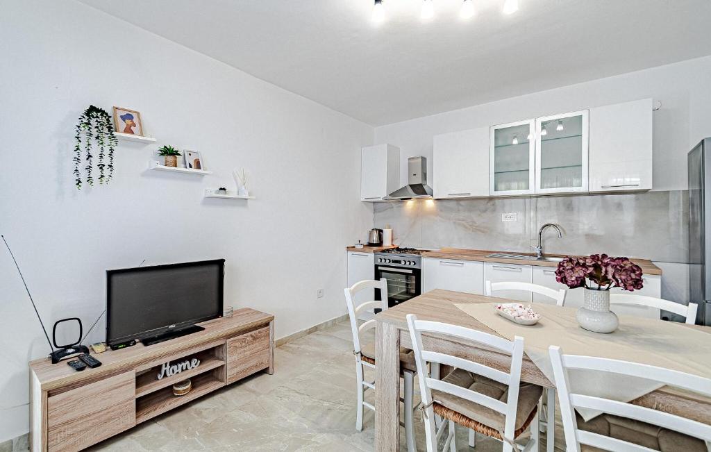 Kuchyňa alebo kuchynka v ubytovaní Holiday Home Crnja Luka 38