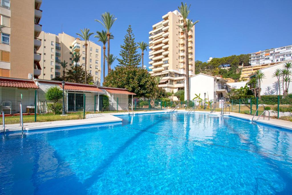 Aloha 6 - 2-Bedroom Apartment for 4 with Pool, Balcony and AC