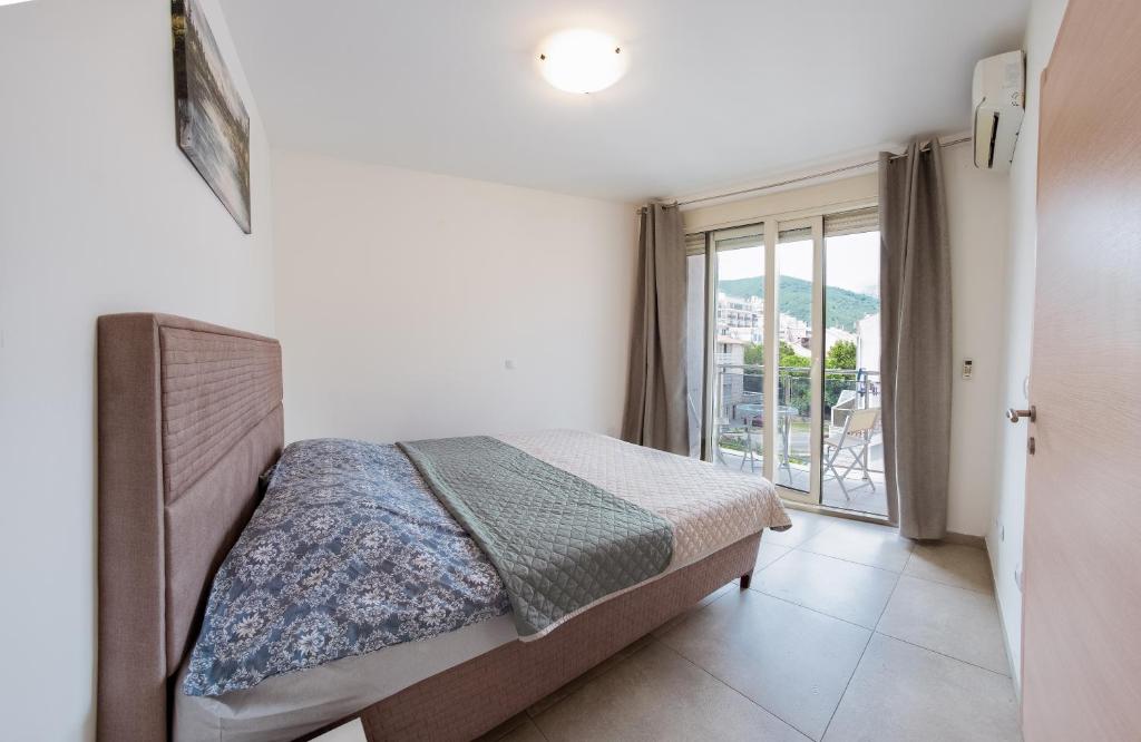 Un pat sau paturi într-o cameră la Square Inn