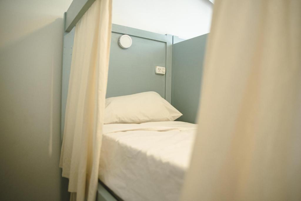 Postel nebo postele na pokoji v ubytování Fuxia House Hostel
