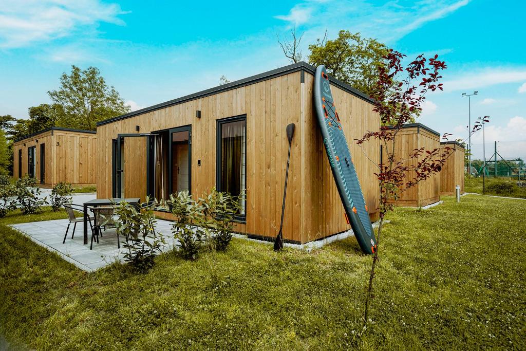 Zahrada ubytování BED & BIKE Resort Trzęsacz - domki, sauna, jacuzzi & rowery