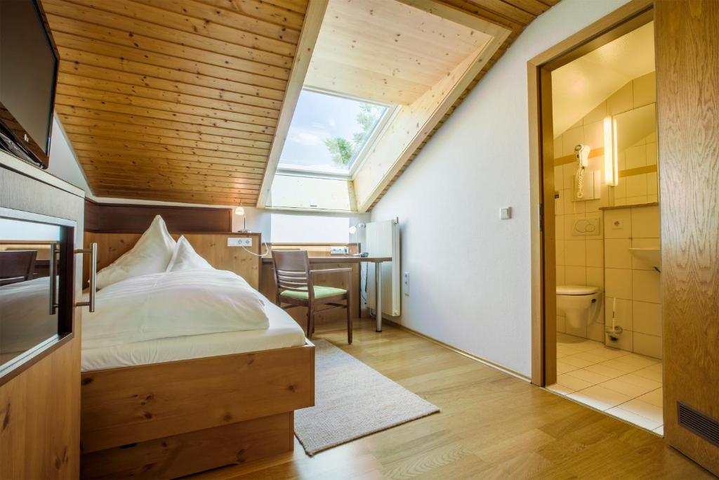 Postel nebo postele na pokoji v ubytování Hotel Brunner