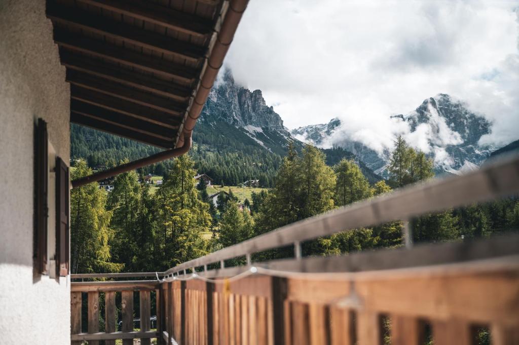 Nespecifikovaný výhled na hory nebo výhled na hory při pohledu z hotelu