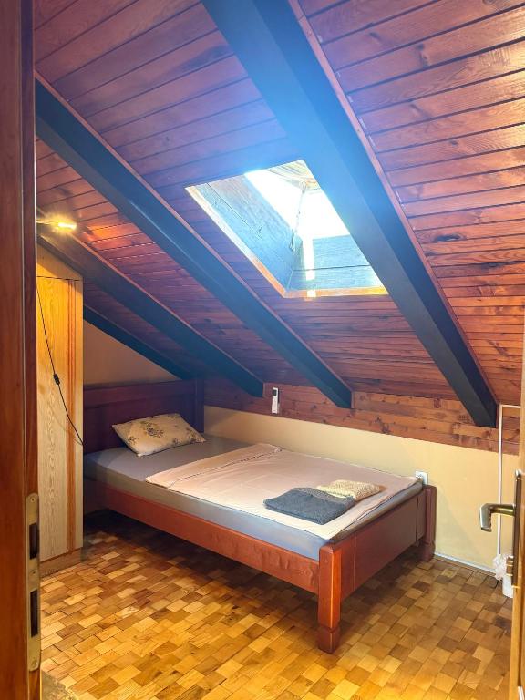 Postel nebo postele na pokoji v ubytování KotorHostelito