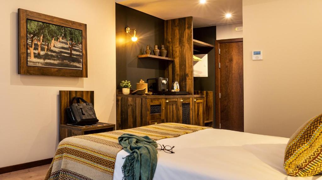 Postel nebo postele na pokoji v ubytování Évora O Cante Hotel